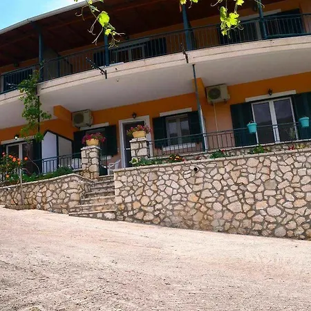 Rania Apartamento Áyios Nikítas